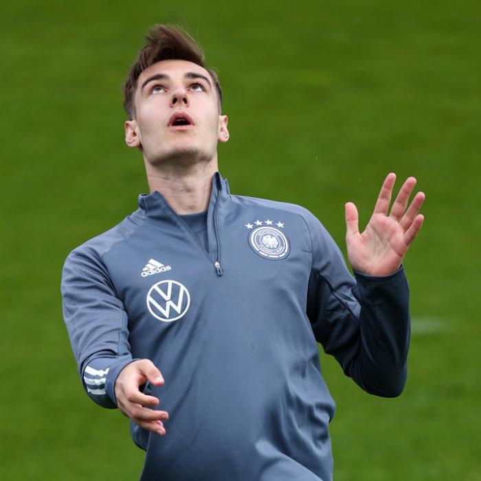 Glücklich mit Frau und Baby - so lebt der Fußball-Star abseits des Spielfeldes