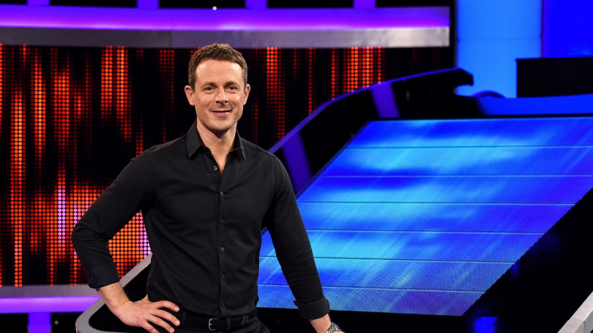 Alexander Bommes l&auml;dt am Samstag zum gro&szlig;en Quizduell bei "Gefragt - Gejagt XXL". (Foto)