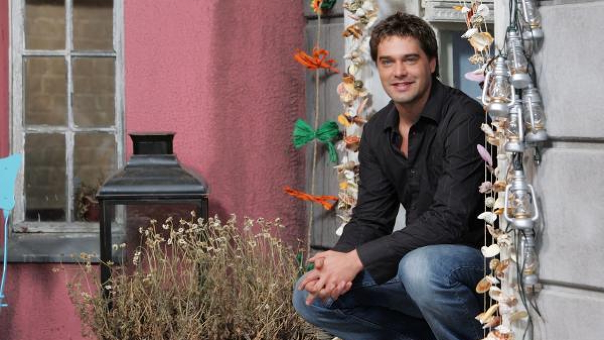Raphael Vogt im Jahre 2006 am Set der Sat.1-Serie "Schmetterlinge im Bauch", nach seinem Ausstieg bei "Gute Zeiten, schlechte Zeiten". (Foto)