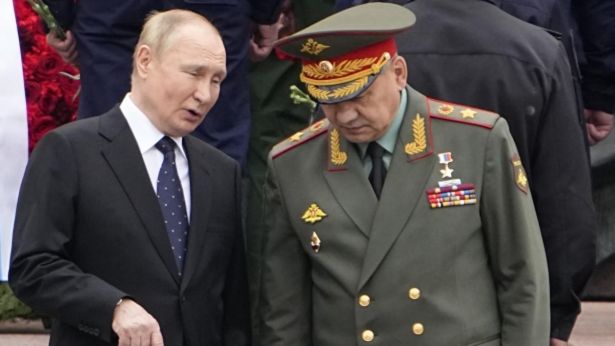 Wieder einmal wird &uuml;ber einen Sturz von Wladimir Putin (links) spekuliert. (Foto)