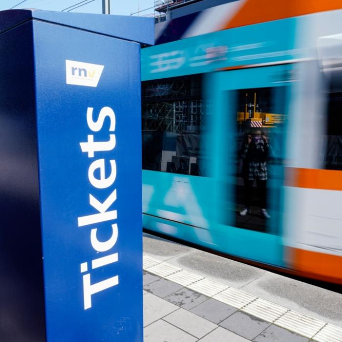 Politik-Zoff um Schnäppchen-Ticket - platzen die Pläne in letzter Minute?