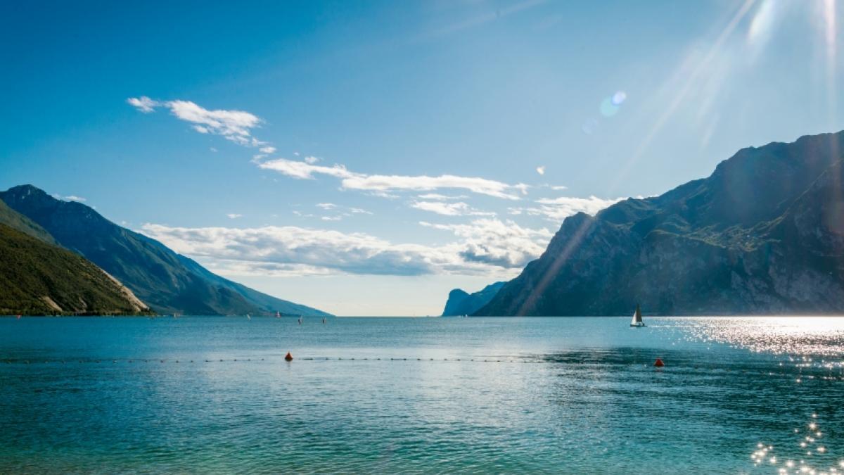 Ein deutscher Tourist ist auf tragische Weise beim Schwimmen im Gardasee ertrunken (Symbolbild). (Foto)