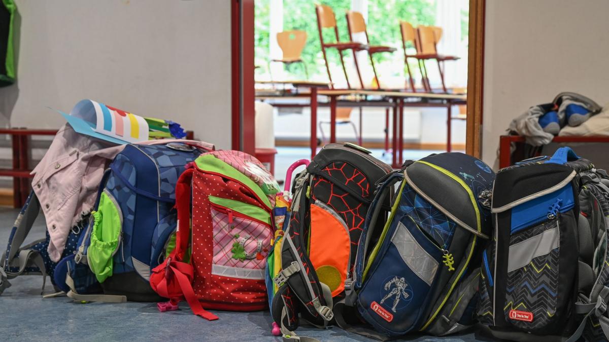 Am 10. August ist f&uuml;r Sch&uuml;lerinnen und Sch&uuml;ler in Hessen, Rheinland-Pfalz und dem Saarland Schluss mit Ausschlafen: Das Schuljahr 2026/27 beginnt. (Foto)