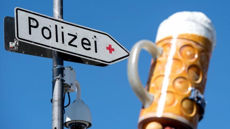 Nicht nur Kellner und Schausteller haben auf dem Oktoberfest viel zu tun. Auch die Polizei wird auf dem Volksfest extrem gefordert.