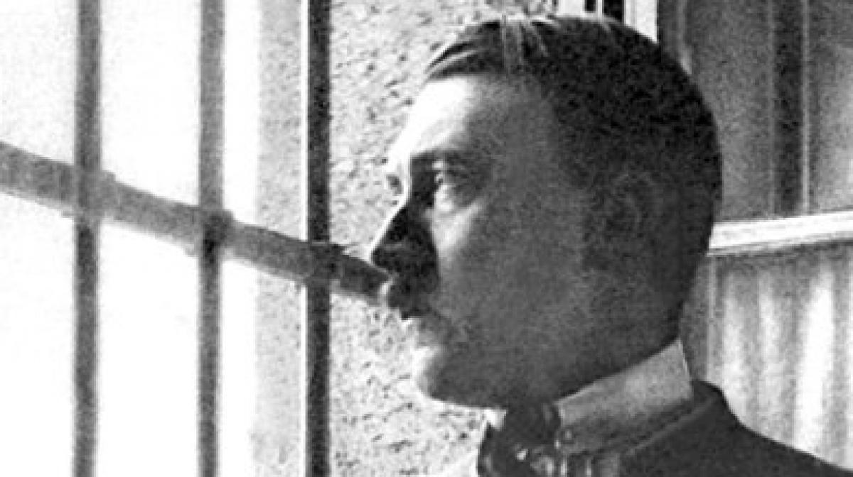 Adolf Hitler stilisierte sich oft als Gegner aller Gen&uuml;sse - doch sein ehemaliges Dienstm&auml;dchen enth&uuml;llt jetzt die Wahrheit. (Foto)