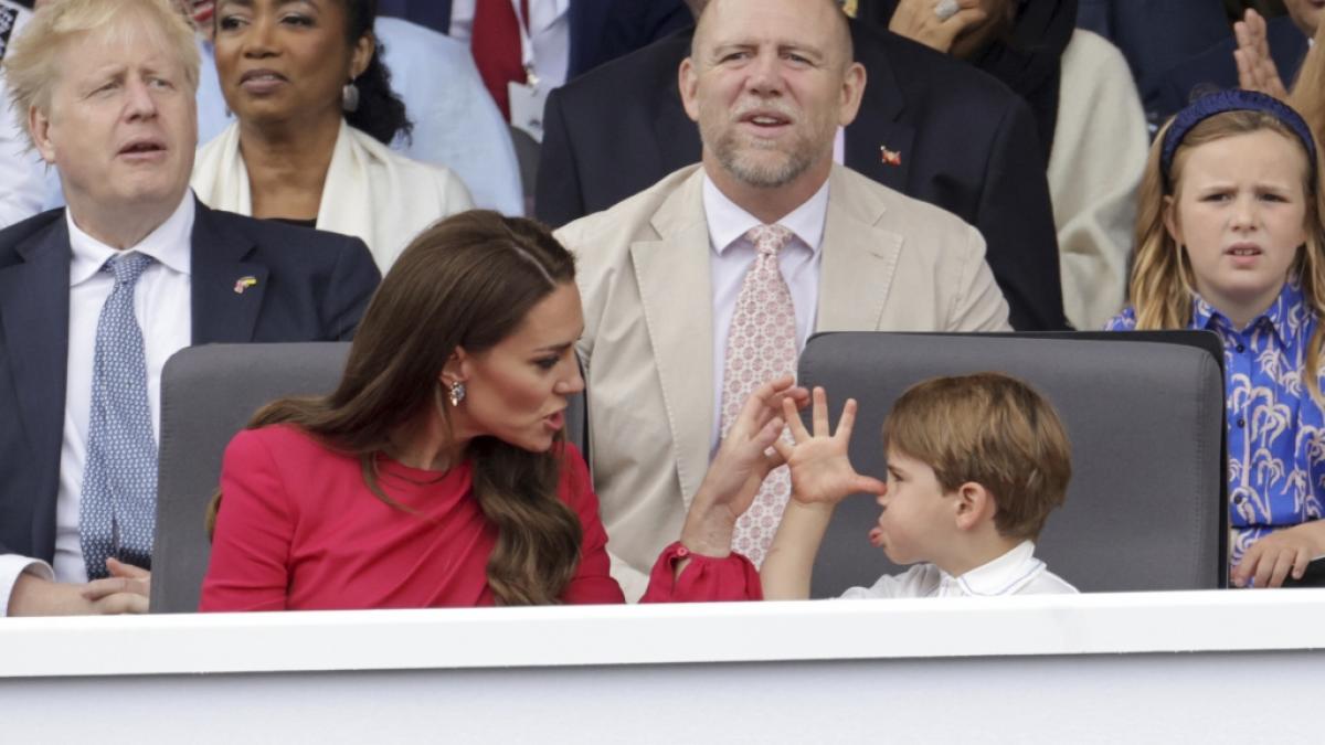 Herzogin Kate im Mama-Stress: Prinz Louis war beim Thronjubil&auml;um von Queen Elizabeth II. kaum zu b&auml;ndigen. (Foto)