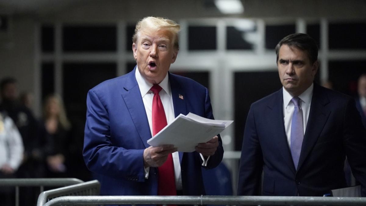 Ob Donald Trump hier gerade seine Kontoausz&uuml;ge pr&uuml;ft? Dem fr&uuml;heren US-Pr&auml;sidenten k&ouml;nnte eine saftige Steuernachzahlung bl&uuml;hen. (Foto)