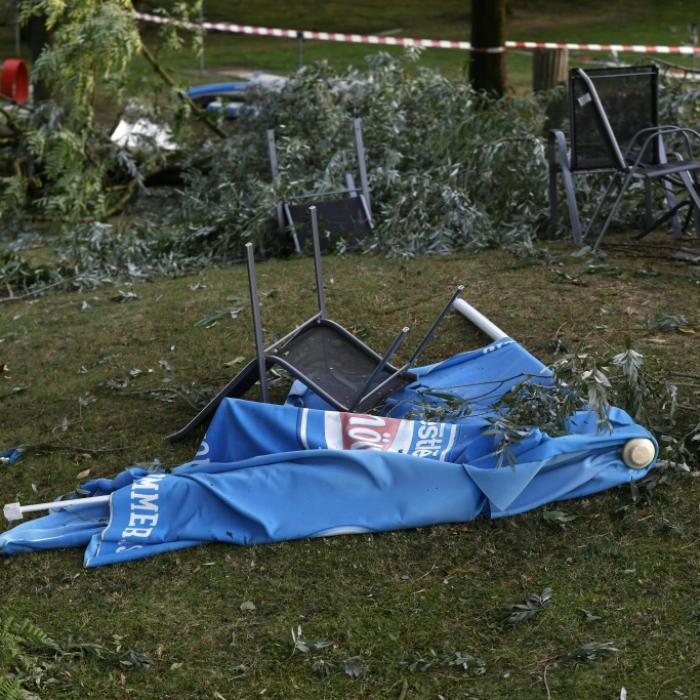 13 Tote nach Wetter-Chaos! Baum erschlägt zwei Mädchen an Badesee