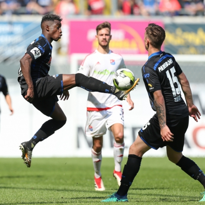 Pauli holt Auswärtssieg bei Paderborn