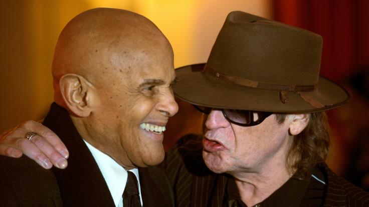 Harry Belafonte, hier mit Musikerkollege Udo Lindenberg, ist im Alter von 96 Jahren gestorben.