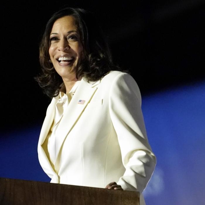 Völlig irre?! Ist sie gar nicht die echte Kamala Harris?