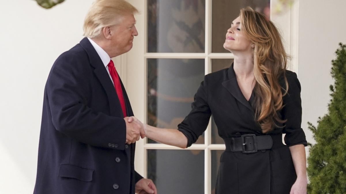 Einst war sie Donald Trumps Kommunikationschefin im Wei&szlig;en Haus, nun packte die ehemalige Vertraute des Ex-Pr&auml;sidenten vor Gericht gegen ihn aus. (Foto)