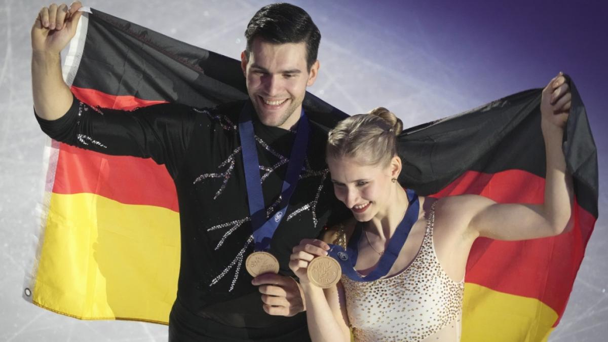 Das deutsche Paar Minerva Fabienne Hase und Nikita Volodin hat bei der Eiskunstlauf-EM 2025 Gold geholt. (Foto)