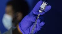 Eine Krankenschwester bereitet eine Spritze mit Mpox-Impfstoff vor. Die Schutzimpfung reduziert das Risiko eines Krankheitsausbruchs oder mildert den Verlauf der Krankheit.