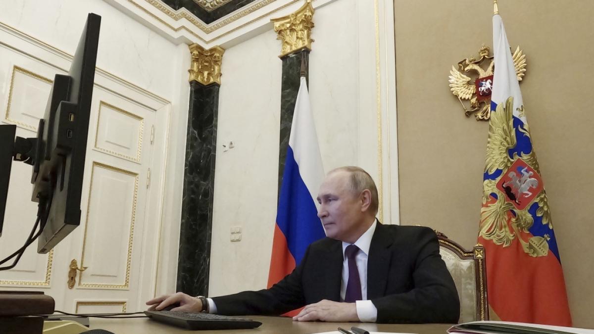 Wladimir Putin weist in einem neuen TV-Interview jede Schuld am Ukraine-Krieg von sich. (Foto)
