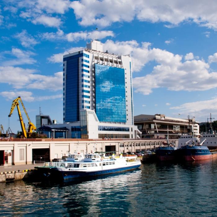 Schockierende Vorher-Nachher-Bilder! Russland zerbombt Hotel in Odessa