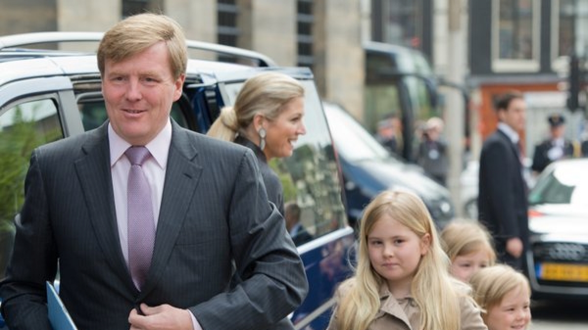 Prinzessin Amalia der Niederlande mit ihrem Vater K&ouml;nig Willlem-Alexander (l.). (Foto)