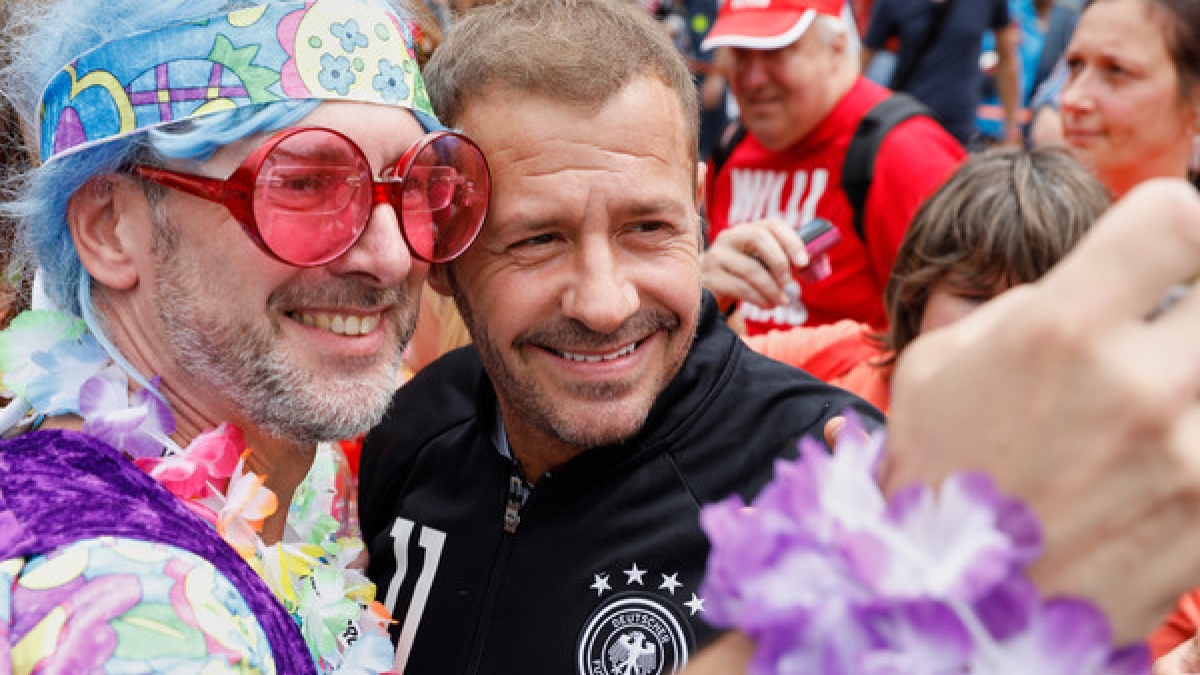Auch auf dem "Schlagermove" in Hamburg war Willi Herren (m.) ein gern gesehener Gast. (Foto)