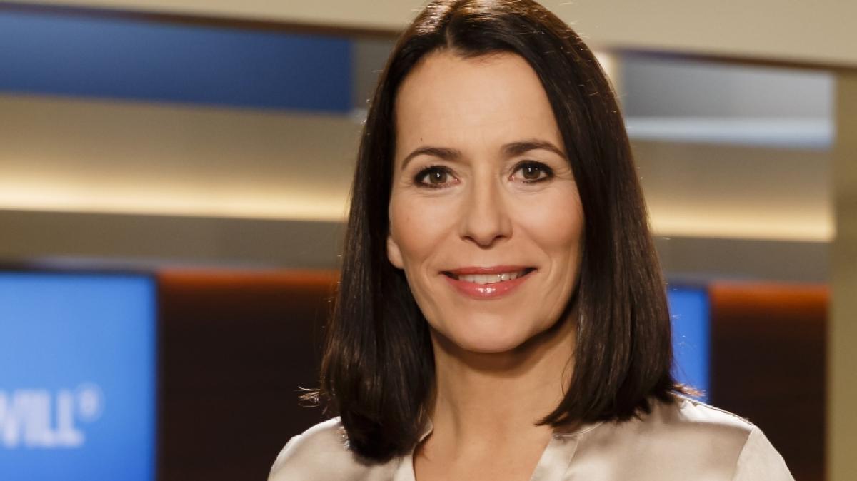 Moderatorin Anne Will f&uuml;hrt durch den Sonntagstalk im Ersten. (Foto)