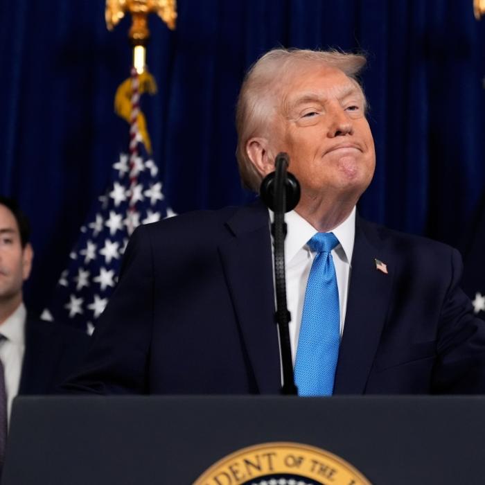US-Präsident mit bizarrer Impfentscheidung – Ärzte warnen vor gefährlichem Experiment