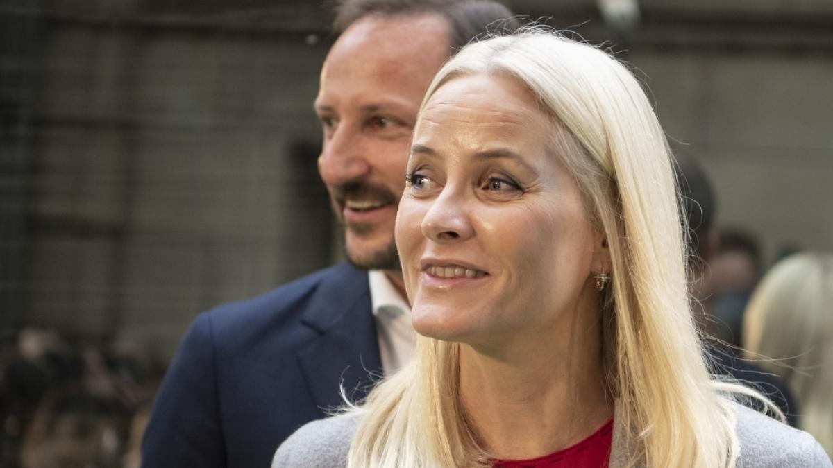 Kronprinzessin Mette-Marit von Norwegen, hier mit ihrem Mann Kronprinz Haakon, muss einen schweren Schicksalsschlag verkraften. (Foto)