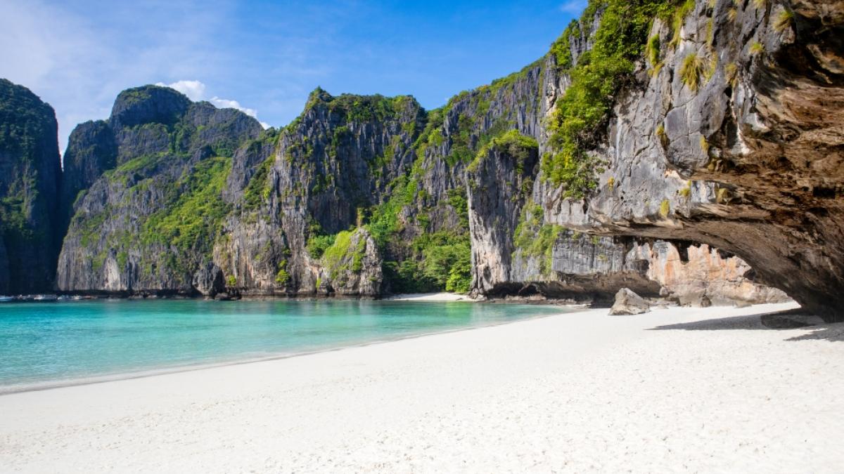 Ko Phi Phi bietet beeindruckende Orte und traumhafte Str&auml;nde. (Foto)