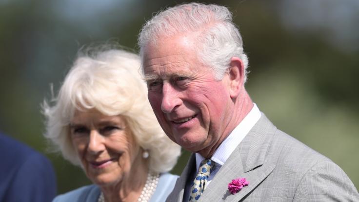 Bei einem Charity Event überraschten Camilla Parker-Bowles und Prinz Charles mit einem kuriosen Outfit.
