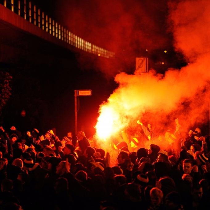 Hooligans gingen sogar auf Kinder und blinde Fans los