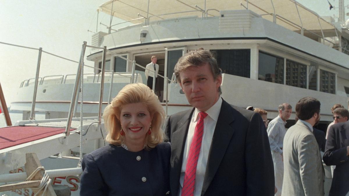 Donald Trump mit seiner ersten Ehefrau Ivana im Jahr 1988. Sie verstarb am 14. Juli 2022 bei einem Unfall in ihrem Stadthaus in New York. (Foto)