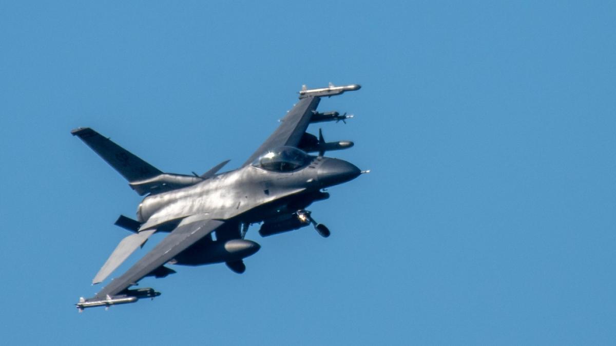 Russland spricht eine Warnung aus, nachdem angeblich Kampfjets des Typs F-16 &uuml;ber dem Himmel in der Ukraine gesehen wurden. (Symbolfoto) (Foto)