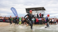 Bei der Triathlon-EM 2022 messen sich die Teilnehmer in den Disziplinen Schwimmen, Radfahren und Laufen.