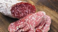 Aldi muss aktuell Rohwurst mit Edelschimmel zurückrufen.