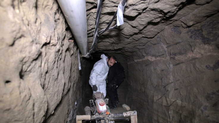 Durch diesen 1,5 Kilometer langen Tunnel konnte Joaquin Guzman in die Freiheit entkommen. Seither ist er auf der Flucht.