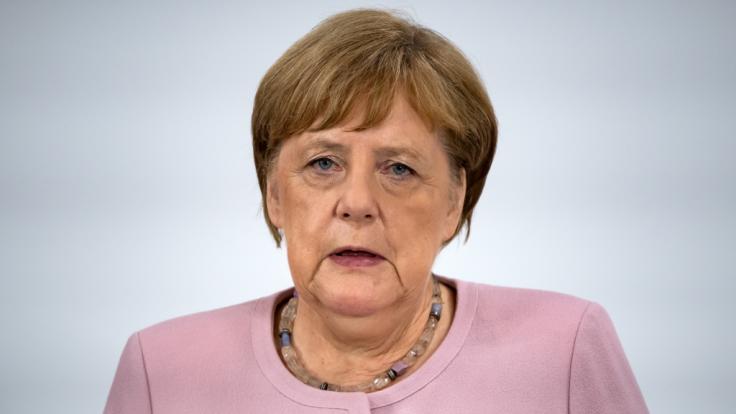Nach zwei schweren Zitterattacken in den vergangenen Tagen meldet sich Angela Merkel jetzt selbst zu Wort.