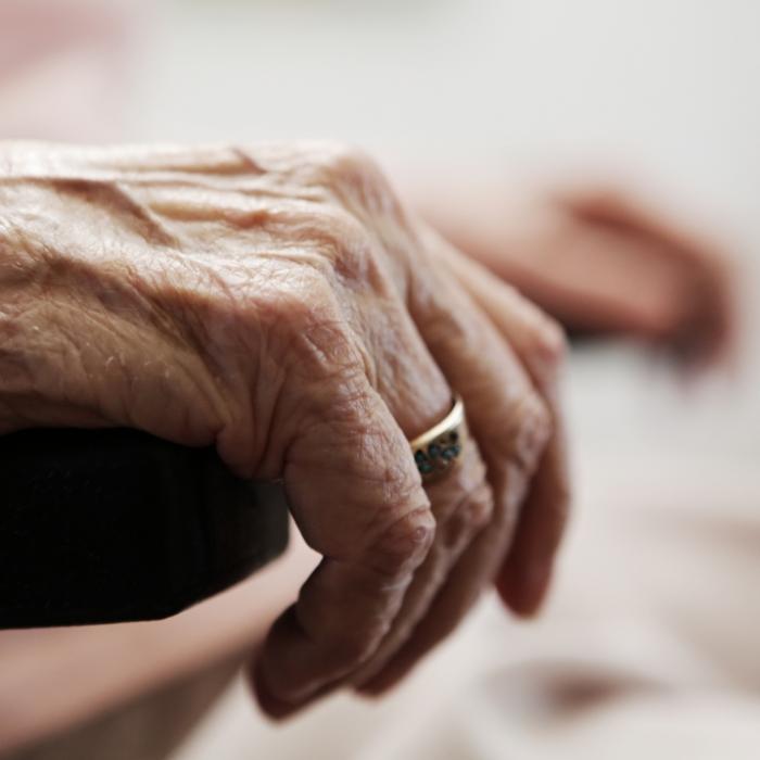 Mitten in der Nacht! 28-Jähriger vergewaltigt hilflose Rentnerin (92)