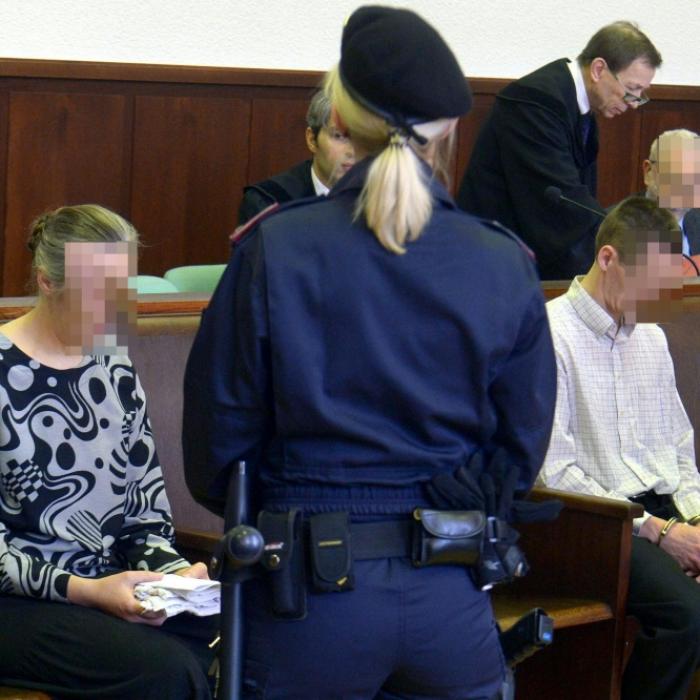 Tochter (13) qualvoll gestorben - Eltern zu Haftstrafe verurteilt