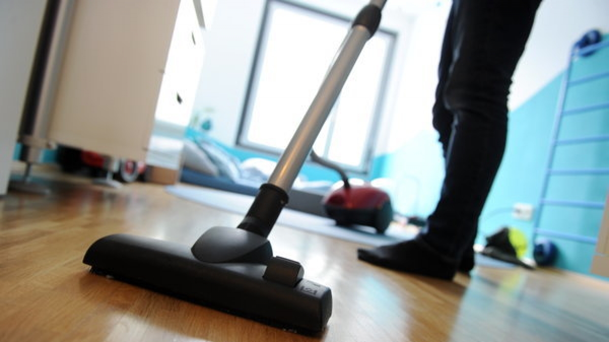 Staubsaugen macht schlank, aber ist Putzen wirklich immer gesund? (Foto)