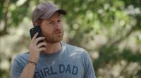 Da war die Welt für Prinz Harry noch in Ordnung: Im Mai 2022 übernahm der Herzog von Sussex eine Hauptrolle in einem Film für eine nachhaltige Reisekampagne der Organisation Travalyst.