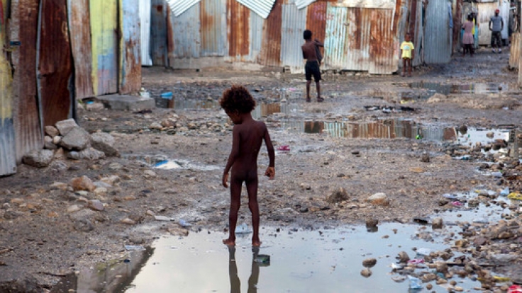 Ein Kind auf der Straße eines Armenviertels in Port-au-Prince (Haiti). Dort stationierte UN-Mitarbeiter seien auf den Hurrikan vorbereitet und stünden ebenfalls bereit, Nothilfe zu leisten, versicherte der UN-Sprecher Stéphane Dujarric.