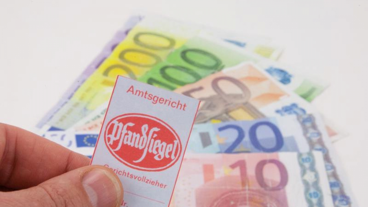 Wenn die Pf&auml;ndung droht, sollten Schuldner sich gut informieren. Denn auch wenn sie pleite sind, haben sie Rechte. (Foto)