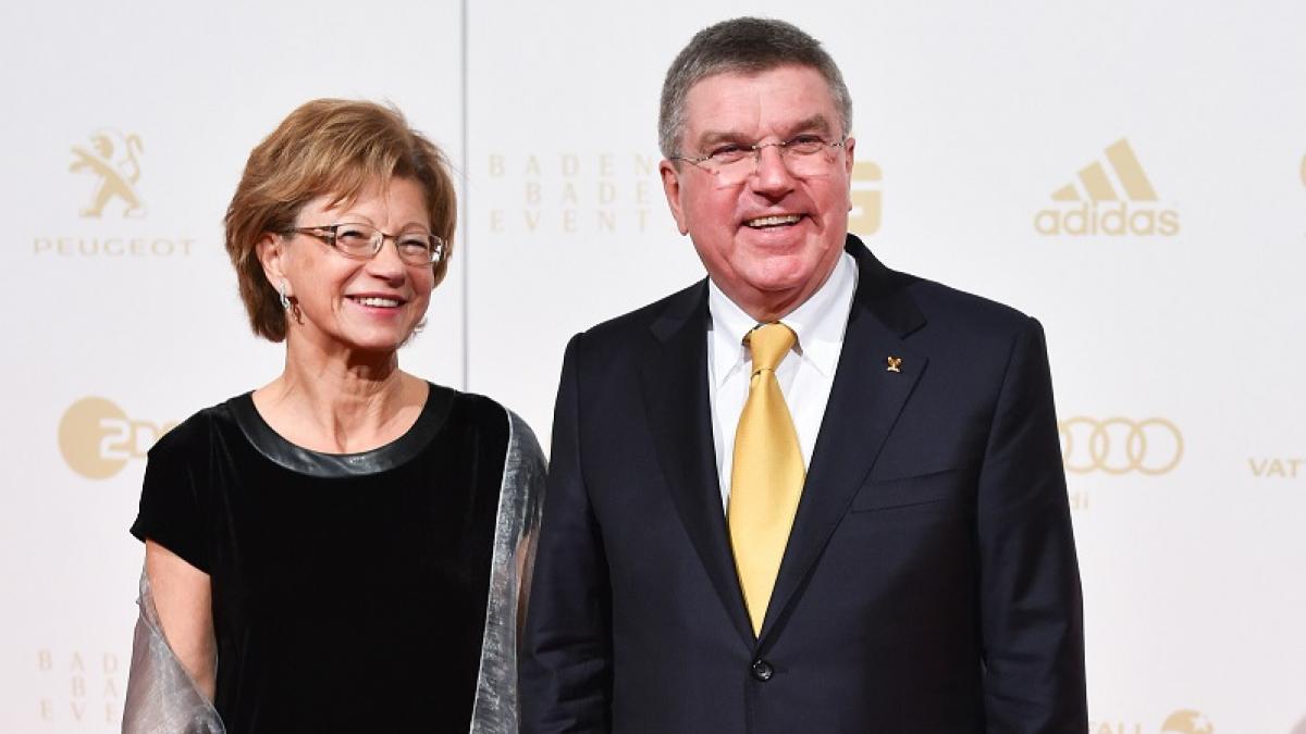 Der scheidende IOC-Pr&auml;sident Thomas Bach und seine Ehefrau Claudia kommen gemeinsam zur Wahl zum "Sportler des Jahres" 2014. (Foto)