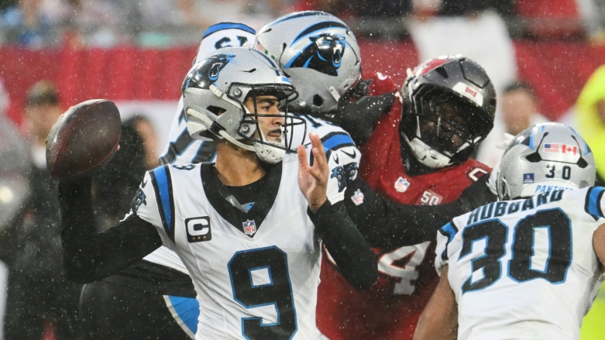 Bryce Young von den Carolina Panthers wirft den Ball, am 03.01.2026. (Symbolbild) (Foto)