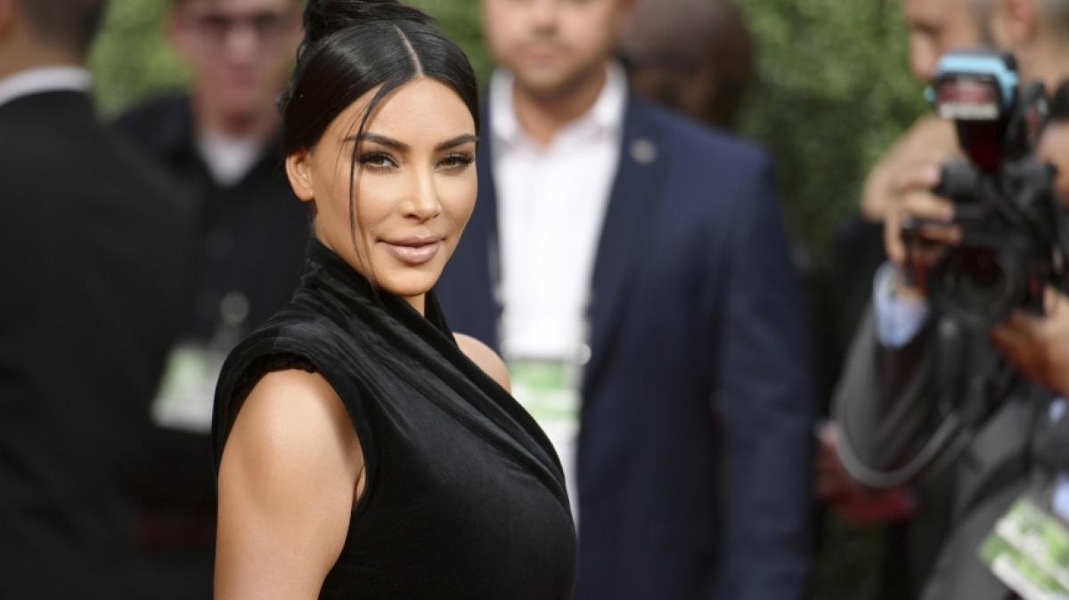 Kim Kardashian verzichtet auf zu viel Stoff. (Foto)