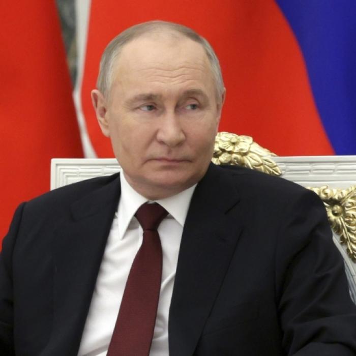 Ölraffinerie geht in Flammen auf - Wladimir Putin kann es nicht stoppen