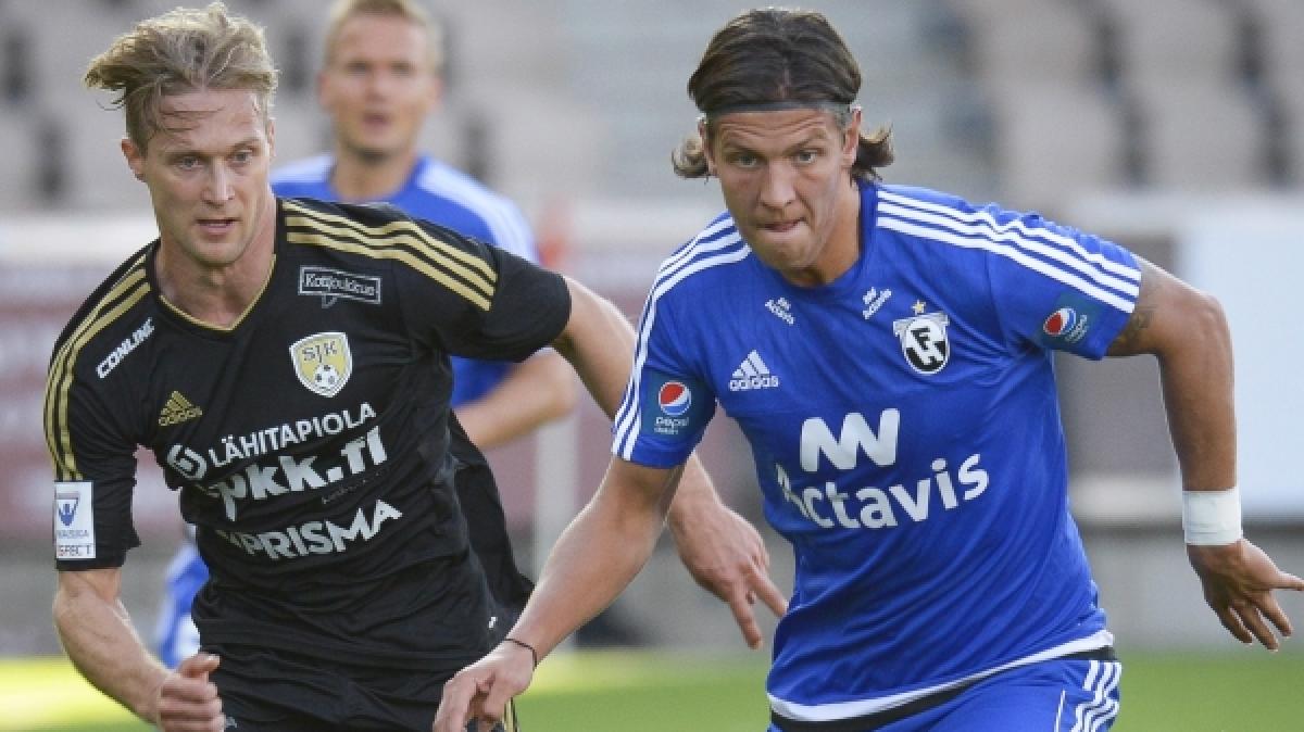 Der isl&auml;ndische Fu&szlig;baller Emil P&aacute;lsson (re.) ist w&auml;hrend eines Zweitligaspiels kollabiert - der 28-J&auml;hrige erlitt einen Herzstillstand, (Foto)