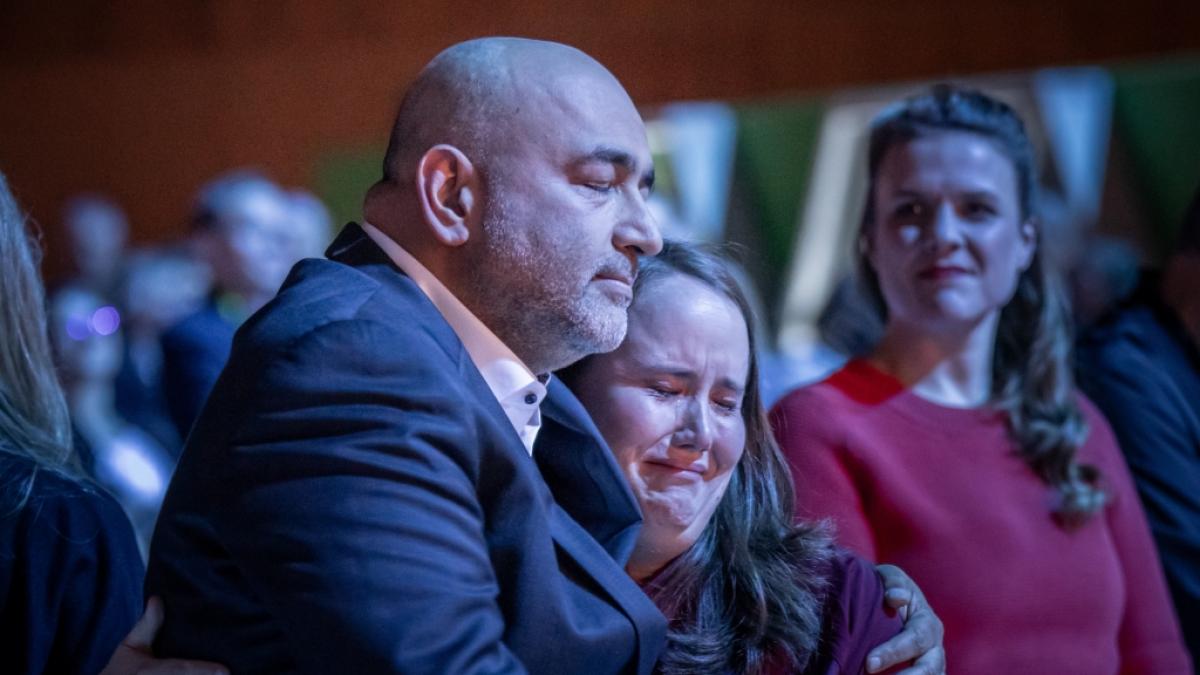 Bei ihrer Verabschiedung wurden Ricarda Lang und Omid Omid Nouripour pl&ouml;tzlich von ihren Emotionen eingeholt. (Foto)