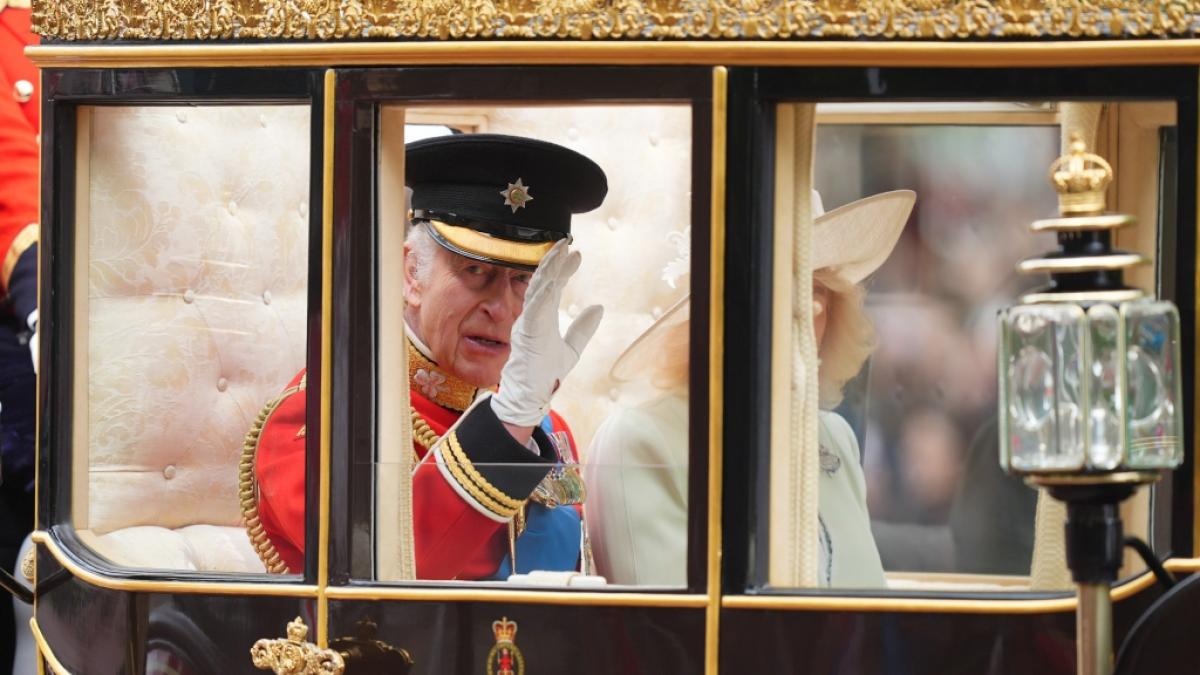 K&ouml;nig Charles III. musste seine Geburtstagsparade in diesem Jahr von der Kutsche aus beobachten. Normalerweise nimmt der K&ouml;nig zu Pferd an der "Trooping the Colour"-Parade teil. (Foto)