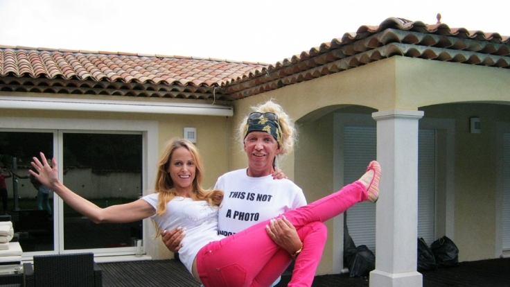 Alicia (rechts) und Nicole King sind nach Cannes ausgewandert.