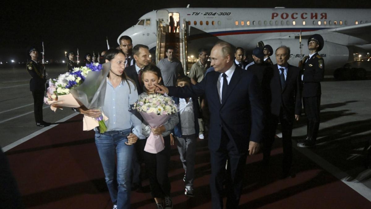 Wladimir Putin begr&uuml;&szlig;te die freigelassenen russischen Gefangenen h&ouml;chstpers&ouml;nlich. (Foto)