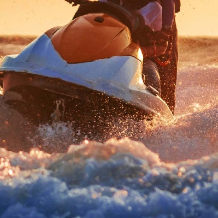 Genitalien zerfetzt! Frau (49) stirbt bei Jetski-Unfall